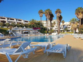 Apt 6 people - large private terrace and swimming pool, Albufeira